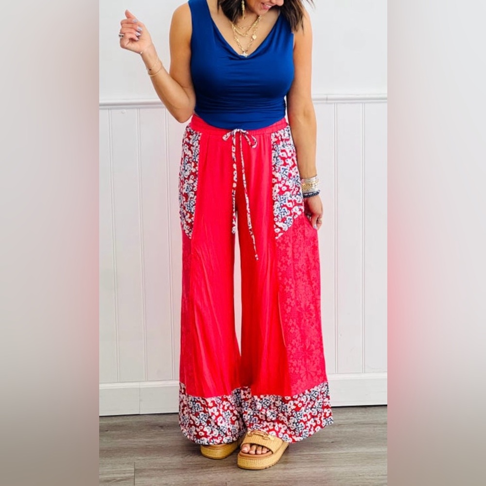 NWOT POL Echo Contrast Floral Print Pants.
